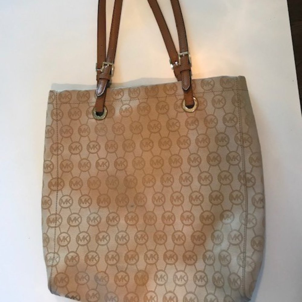 Michael Kors Jet Set Canvas Tote